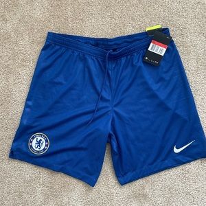 Nike chelsea short size L